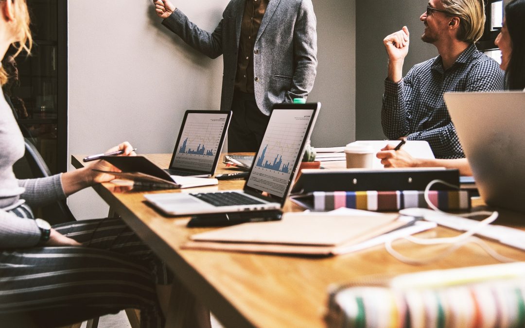 Mentoring vs. Coaching: Was passt wann für Ihr Unternehmen?